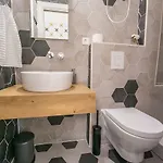 Nela Сплит